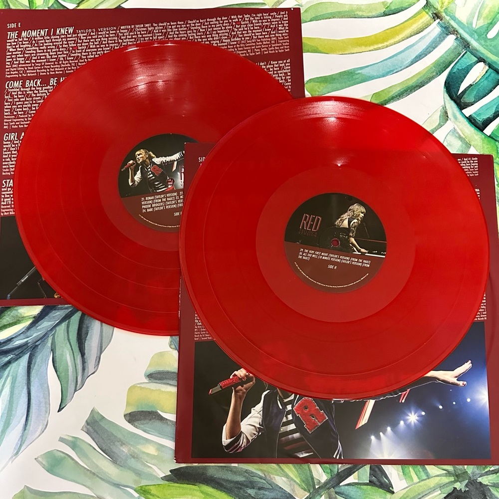 Taylor Swift Red {Taylor’s Version} vinyl - Picture 12 of 12